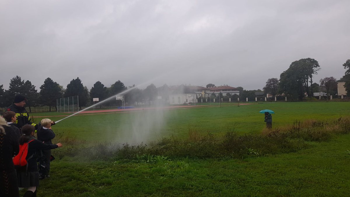 Löschübung mit der Feuerwehr beim Sicherheitstag